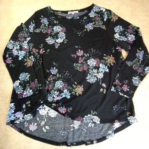 Wallflower Women's Plus Sz 1X Black With Flowers Long Sleeve Knotted Hem Top